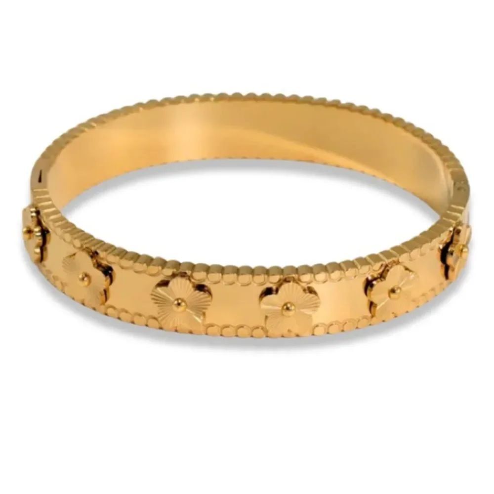 Elegant Gold Floral Bangle A1041